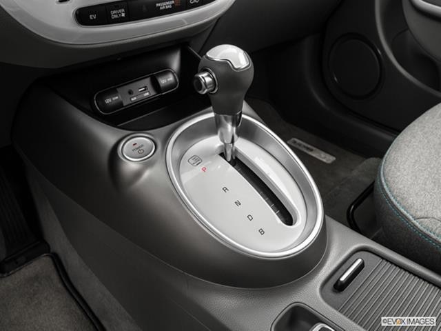 2015-kia-soul%20ev-gear-shifter_10071_087_640x480.jpg