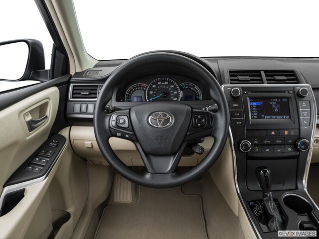 Toyota Camry G cũ đời 2015 Quá khứ vàng son rớt giá mạnh