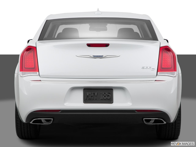 2015 Chrysler 300C Platinum: The Likeable Dinosaur - The Car Guide