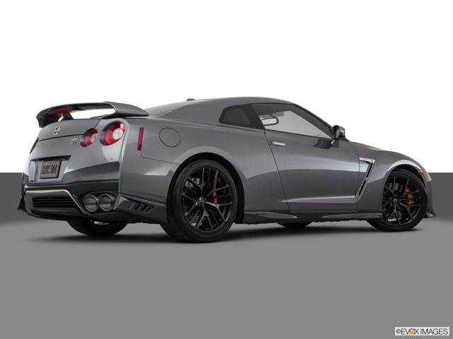 2018-Nissan-GT-R-rear-
