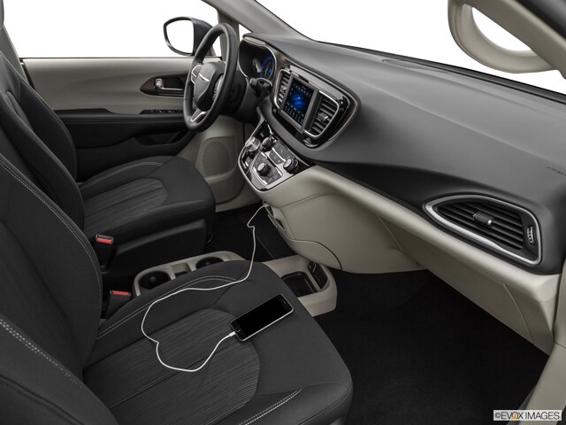 2020 chrysler voyager interior