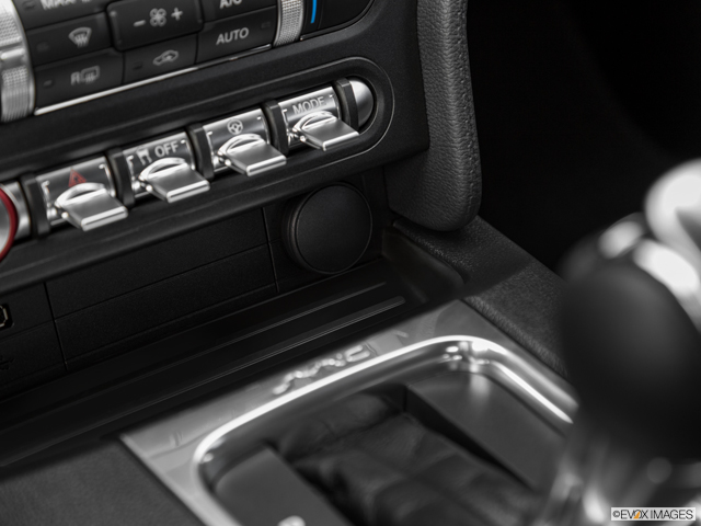 2021 Ford Mustang Interior: 0