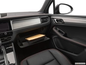 2022 Porsche Macan Interior: 0
