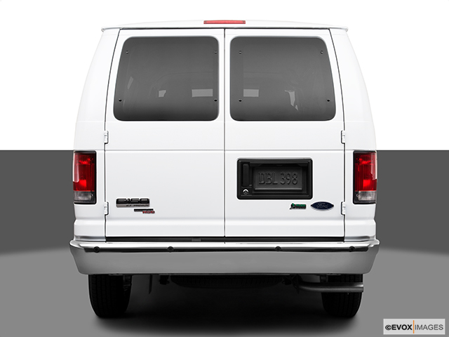 2010 ford passenger van