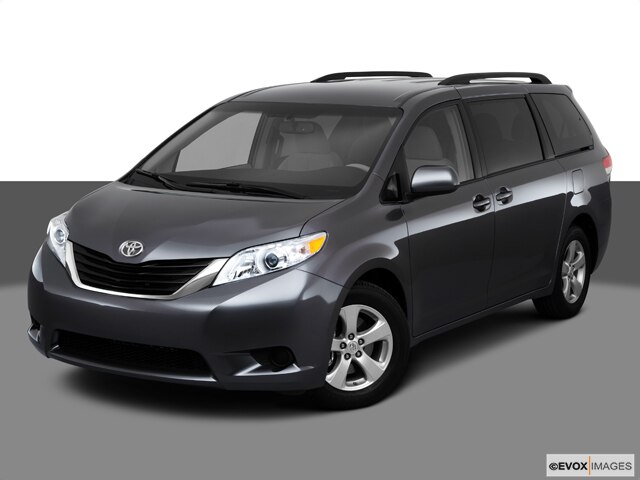 2011 toyota sienna le minivan 4d