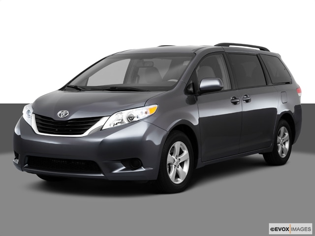 2011 toyota sienna le minivan 4d
