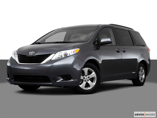 2011 toyota sienna le minivan 4d