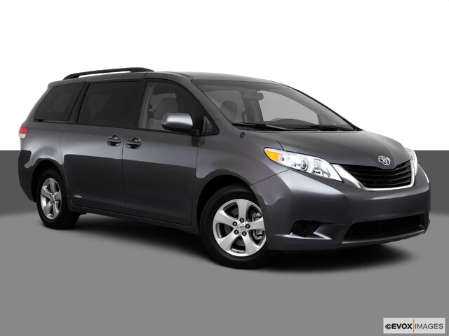 2011 toyota sienna le minivan 4d