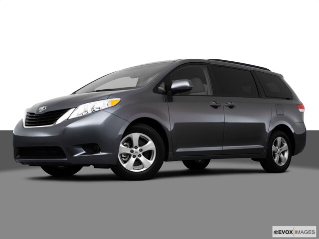 2011 toyota sienna le minivan 4d