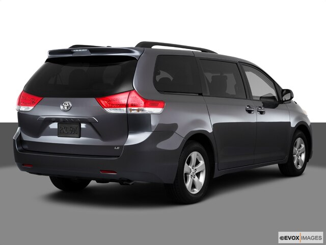 2011 toyota sienna le minivan 4d