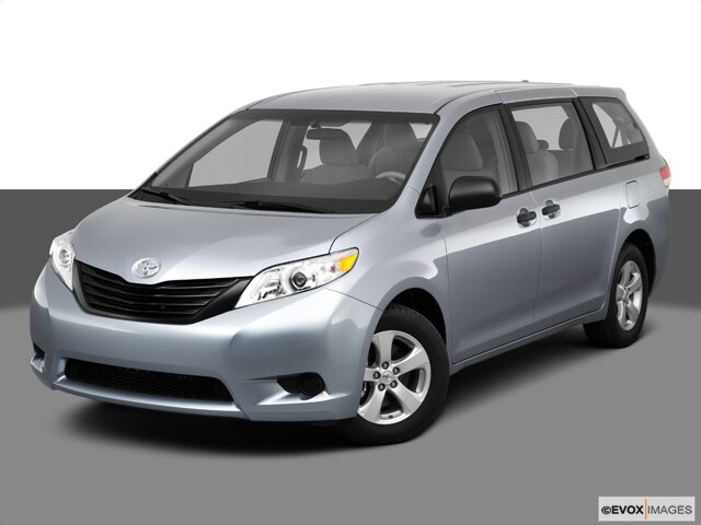 2011 toyota sienna le minivan 4d