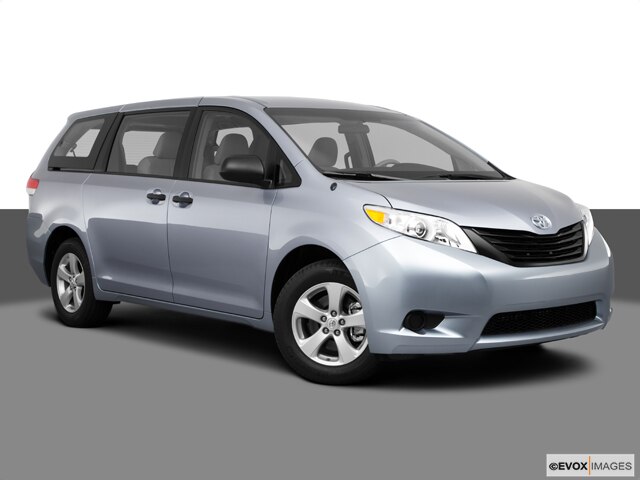 2011 toyota sienna le minivan 4d