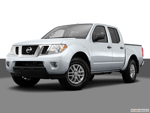 2015 nissan trucks 4 door