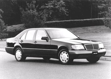 300 SE Sedan 4D image