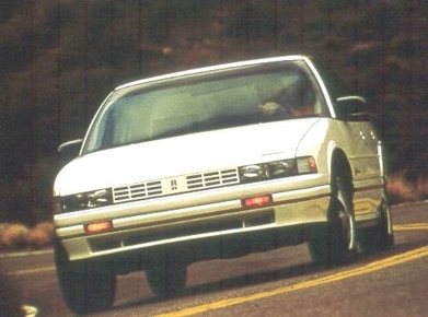 Oldsmobile Cutlass Supreme International Sedan 4D