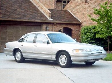 Crown Victoria Sedan 4D image