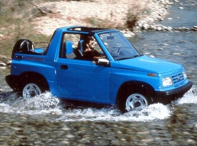 Tracker Sport Utility Convertible 2D image