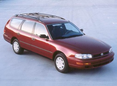 Toyota Camry Deluxe Wagon 4D