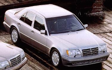 E-Class E 320 Sedan 4D image