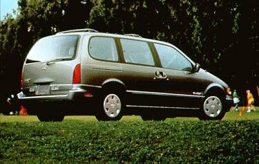 Quest XE Minivan image