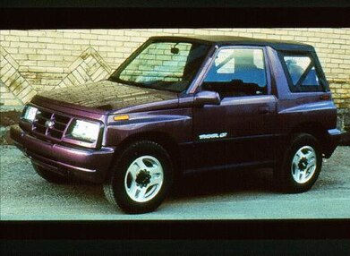 Tracker LSi Sport Utility Convertible 2D image