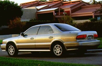 Diamante ES Luxury Sedan 4D image