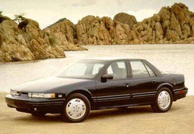 Oldsmobile Cutlass Supreme SL Sedan 4D