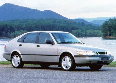 900 S Hatchback 4D image