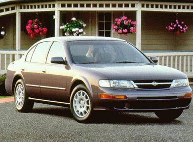 Maxima GXE Sedan 4D image