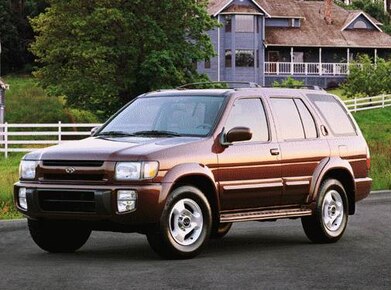 QX4 Sport Utility 4D image
