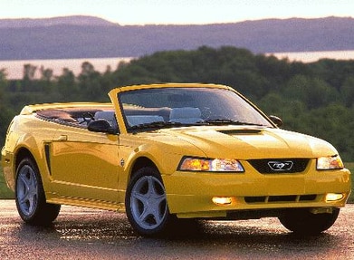 Ford Mustang GT Convertible 2D
