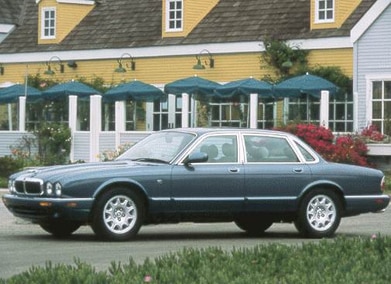XJ8 Sedan 4D image