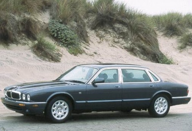 XJ8 L Sedan 4D image