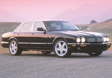 XJR Sedan 4D image