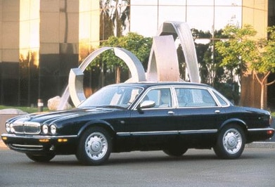 XJ8 Vanden Plas Sedan 4D image