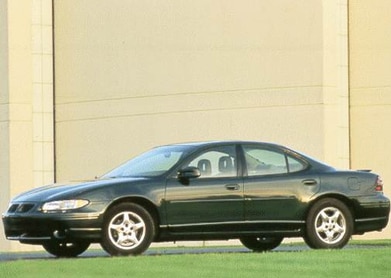 Grand Prix SE Sedan 4D image
