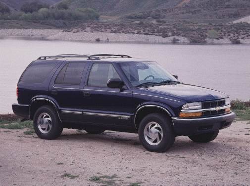 VIN: 1GNDT13W5YK148117  CHEVROLET BLAZER 2000 car history 