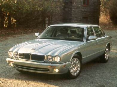 XJ8 Sedan 4D image