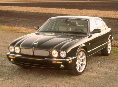 XJR Sedan 4D image