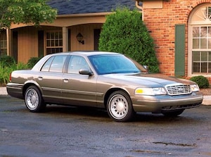 2001 Ford Crown Victoria LX Sedan 4D