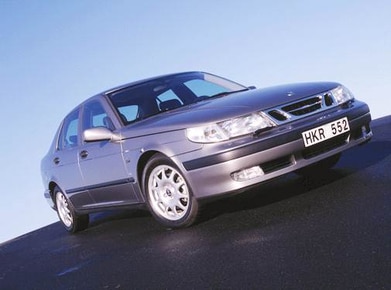 9-5 SE Sedan 4D image
