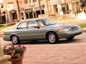 2003 Ford Crown Victoria Sedan 4D