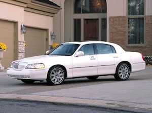 2003 Lincoln Town Car Cartier Sedan 4D