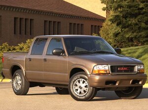 2004 GMC Sonoma Crew Cab SLS Pickup 4D 4 1/2 ft