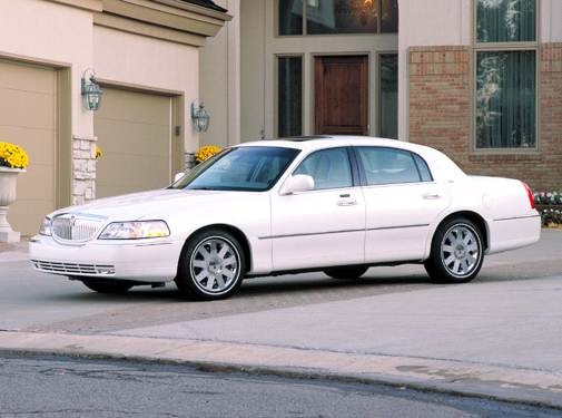 2004 Lincoln Town Car Exterior: 0