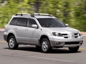 2004 Mitsubishi Outlander XLS Sport Utility 4D