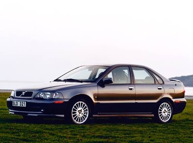 2004 Volvo S40 Specs & Feature Comparisons | Kelley Blue Book