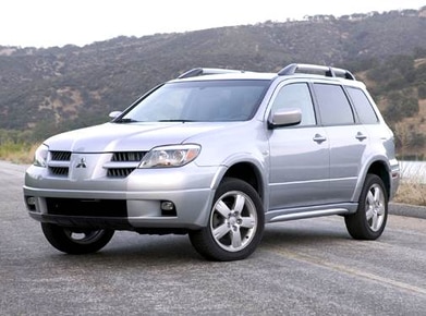 Outlander LS Sport Utility 4D image