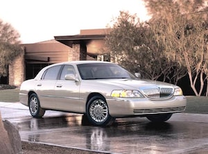 2006 Lincoln Town Car Designer Sedan 4D