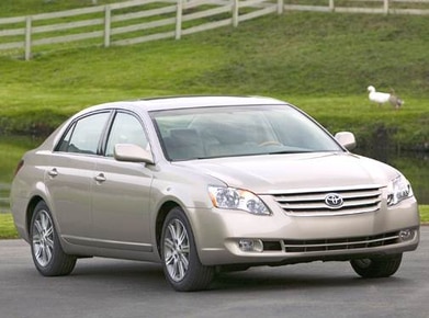 Avalon Limited Sedan 4D image